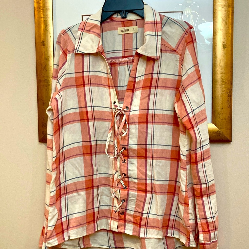 Hollister EUC woman’s long sleeve shirt